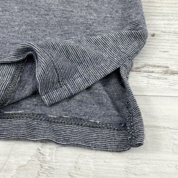 Tahari Gray Sleeveless V-Neck Lightweight Side Slit Blouse Shirt Medium - Picture 6 of 8